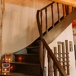 Nill's Stone House Hotel *