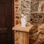 Nill's Stone House מלון