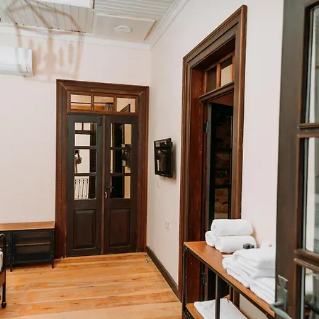 Nill's Stone House *