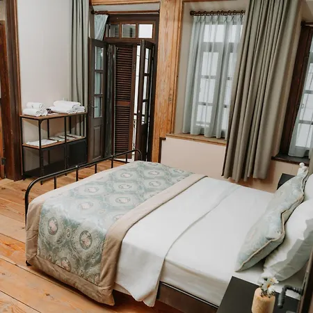 Nill's Stone House Hotel