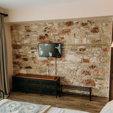 Nill's Stone House Otel