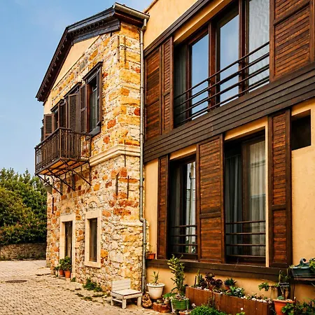 Nill's Stone House *