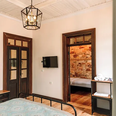 Nill's Stone House Hotel
