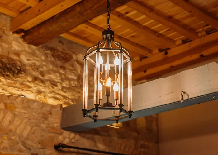 Nill's Stone House *