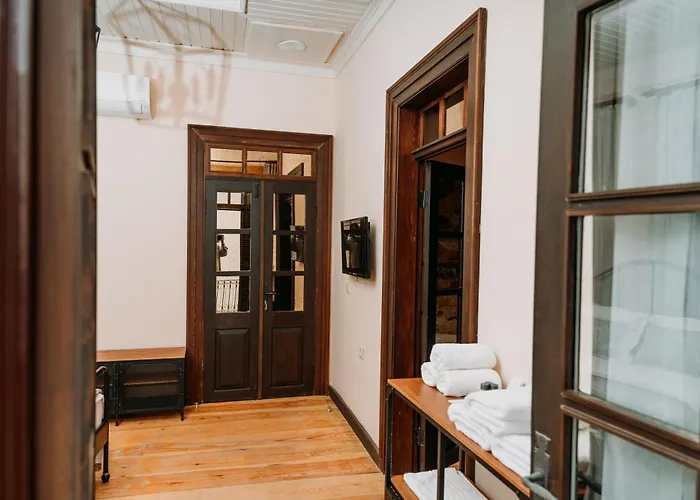 Nill's Stone House *